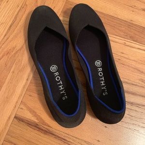 Black Rothy’s Flats